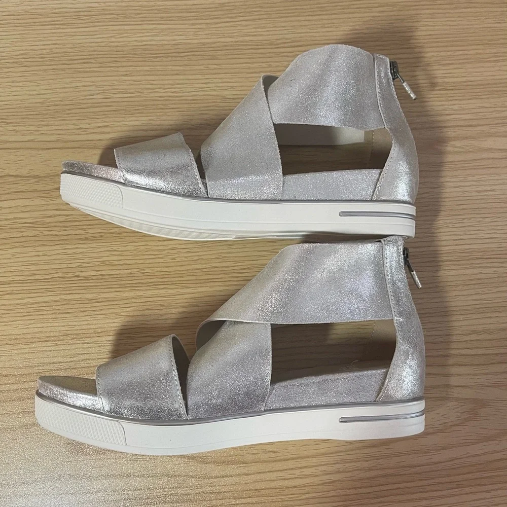 🆕🩴🪩 NWT NIB Eileen Fisher Sport Sandal, Platinum Glitter suede Womens 8.5 M - Picture 5 of 10